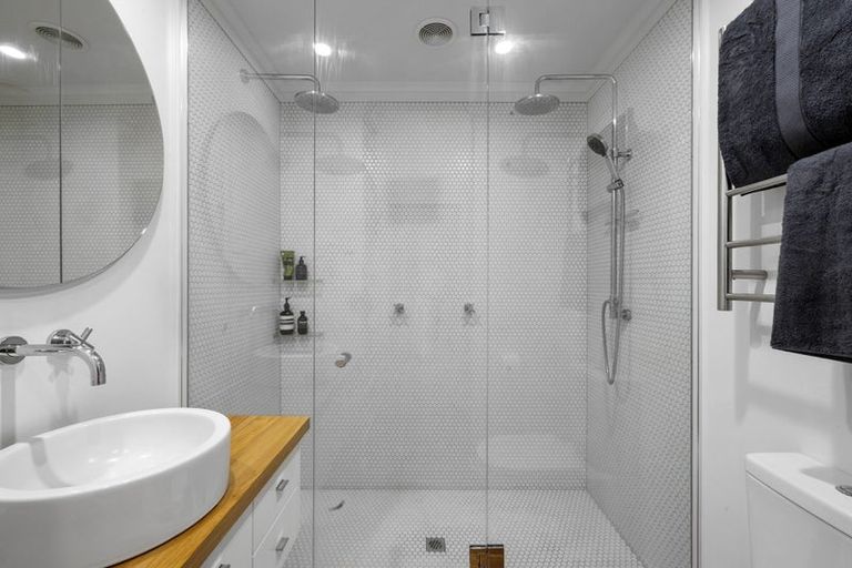 Photo of property in 70 Morley Street, New Plymouth, 4310