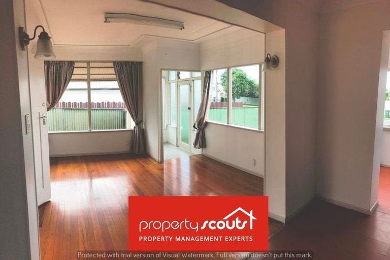 Photo of property in 9 Karaka Street, New Lynn, Auckland, 0600