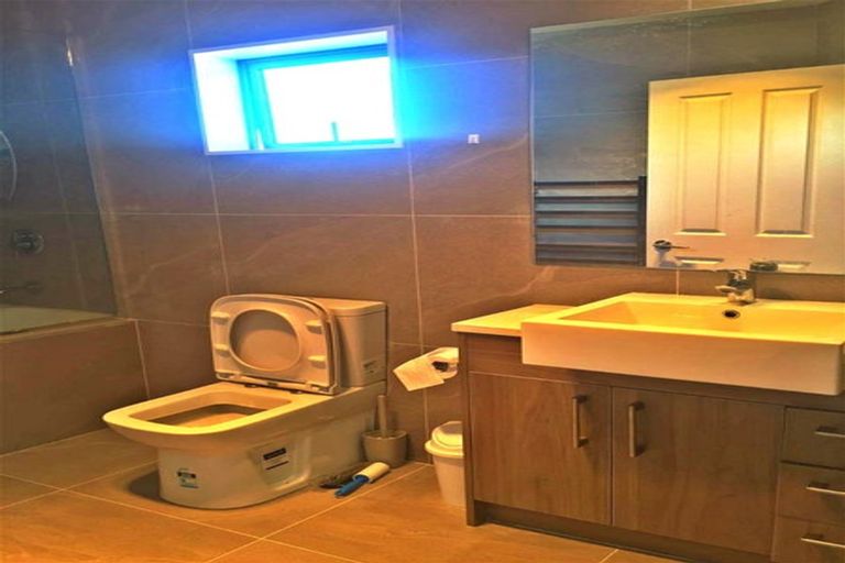 Photo of property in 9 Trotting Terrace, Fairview Heights, Auckland, 0632