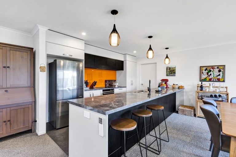 Photo of property in 17 Redwood Crescent, Hurdon, New Plymouth, 4310