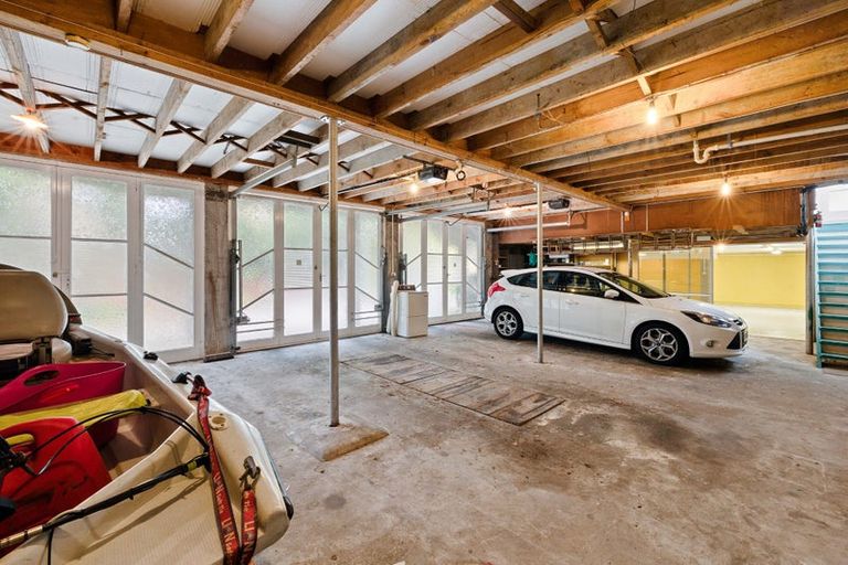 Photo of property in 329 Devon Street West, New Plymouth, 4310