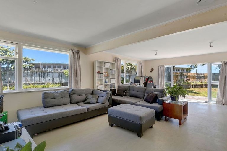 Photo of property in 24 Surprise Place, Cannons Creek, Porirua, 5024