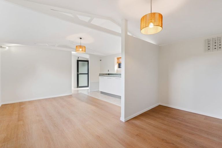 Photo of property in 34 Cyclarama Crescent, Massey, Auckland, 0614