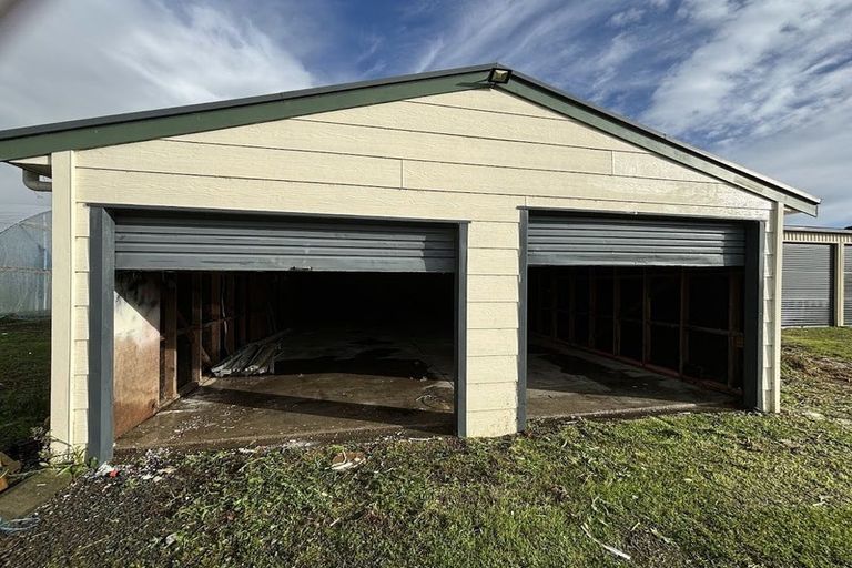 Photo of property in 42 Codlin Road, Waiuku, 2683