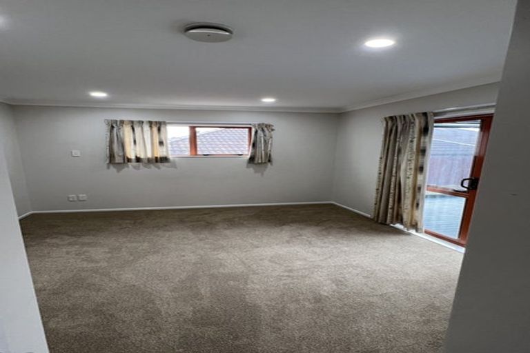 Photo of property in 67 Glenveagh Park Drive, Weymouth, Auckland, 2103