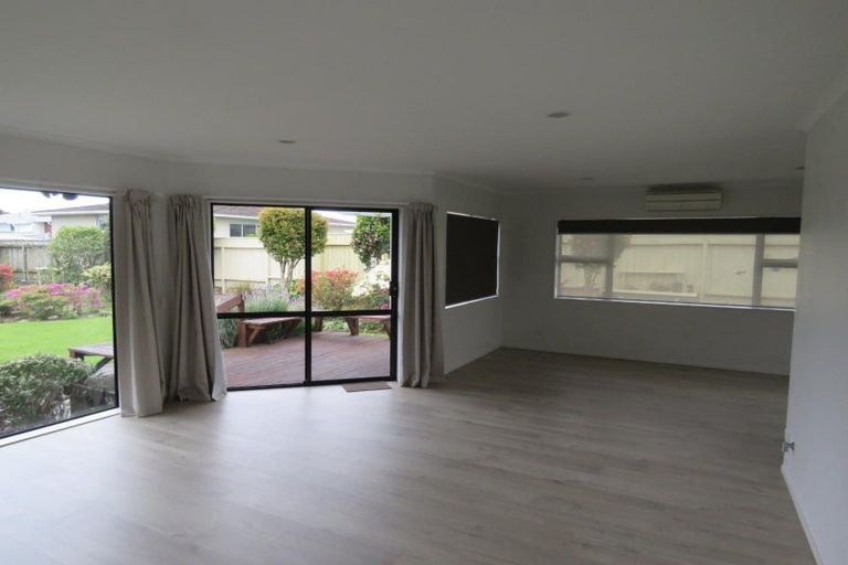 Photo of property in 52 Paynters Avenue, Strandon, New Plymouth, 4312