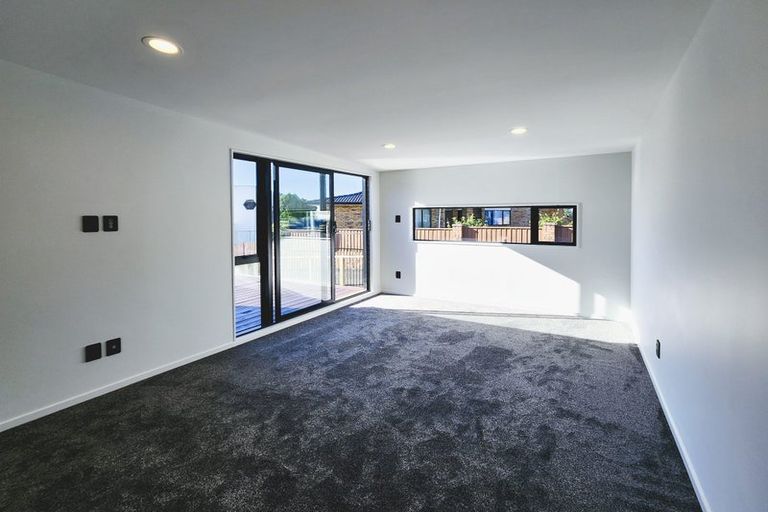 Photo of property in 2a Embling Place, Eastern Beach, Auckland, 2012