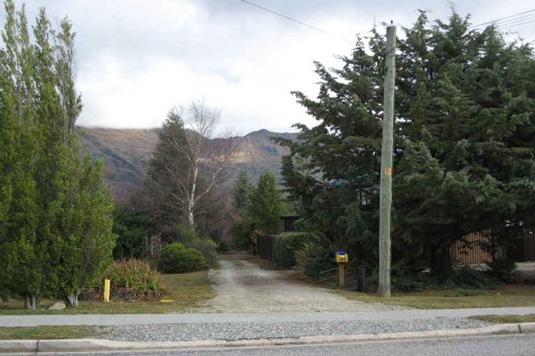 Photo of property in 92 Beacon Point Road, Wanaka, 9305
