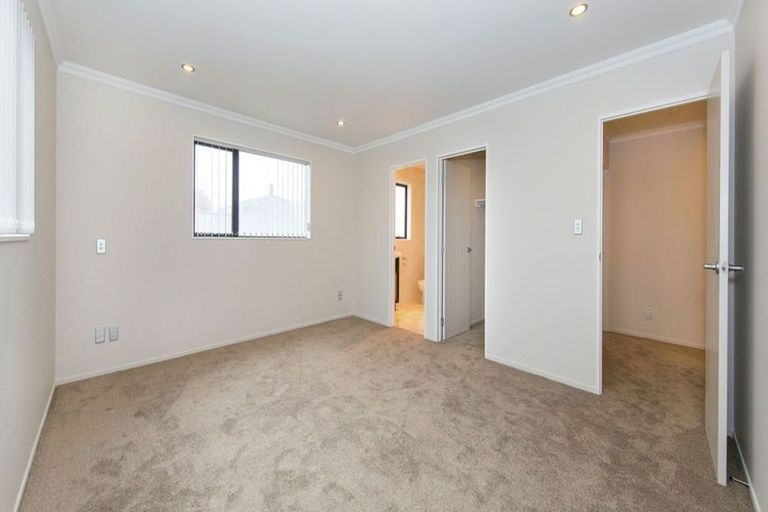 Photo of property in 27 Tironui Station Road East, Papakura, 2110