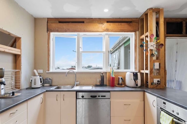 Photo of property in 14 Matipo Street, Castlecliff, Whanganui, 4501