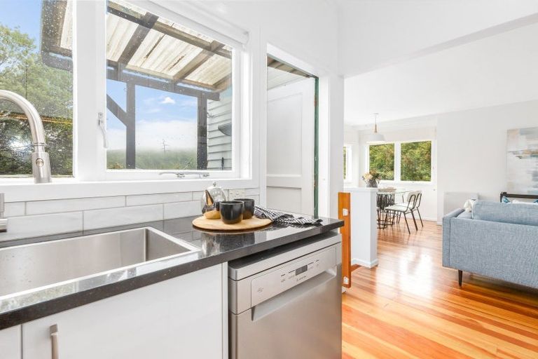 Photo of property in 142 The Ridgeway, Mornington, Wellington, 6021