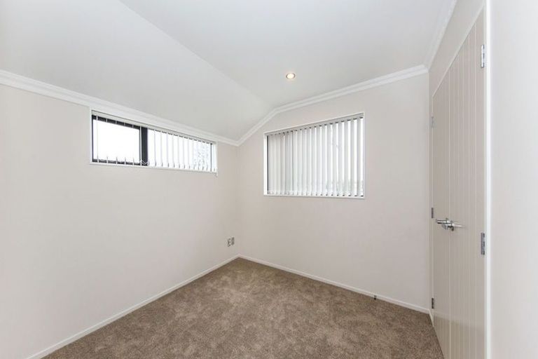 Photo of property in 27 Tironui Station Road East, Papakura, 2110