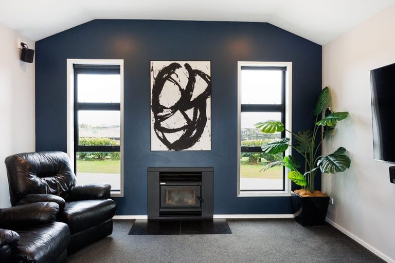 Photo of property in 40 View Road, Halcombe, 4779