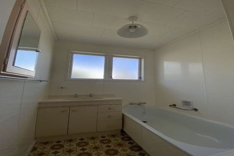 Photo of property in 244 Vipond Road, Stanmore Bay, Whangaparaoa, 0932