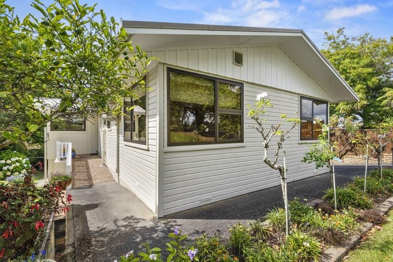 Photo of property in 8 Kauri Road, Birkenhead, Auckland, 0626