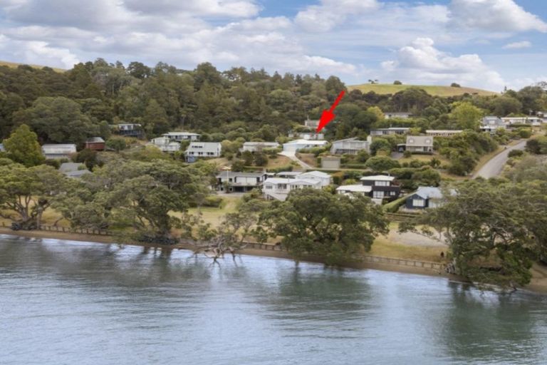 Photo of property in 6 Buckleton Road, Tawharanui Peninsula, Matakana, 0986