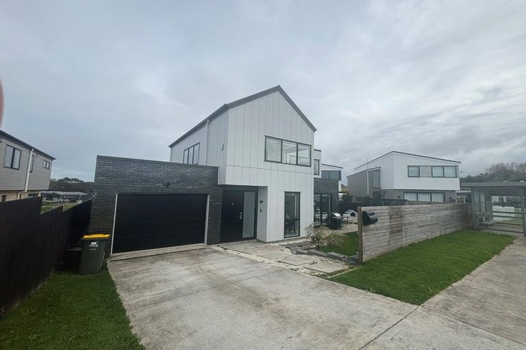Photo of property in 53 Sunnyheights Road, Orewa, 0931