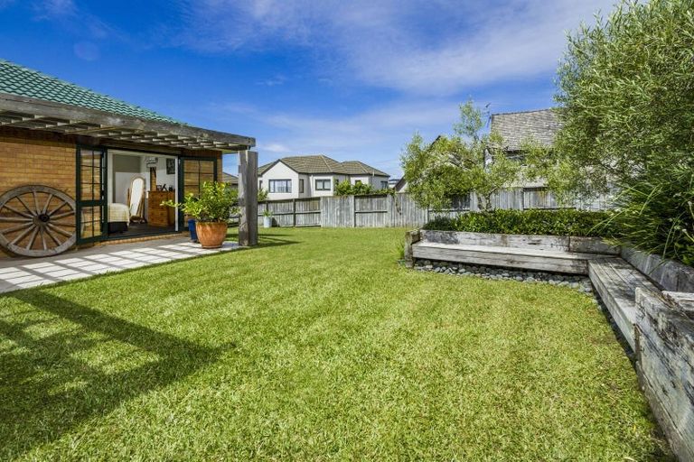 Photo of property in 23 Hugh Green Drive, Pinehill, Auckland, 0632