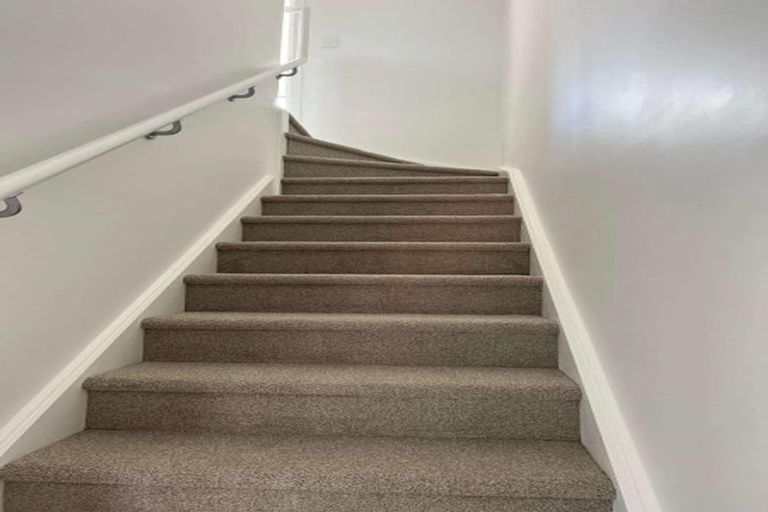 Photo of property in 4/28 Westgate Drive, Westgate, Auckland, 0614