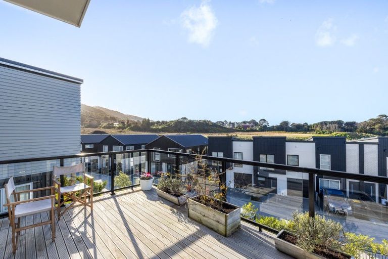 Photo of property in 32 Hokioi Drive, Kenepuru, Porirua, 5022