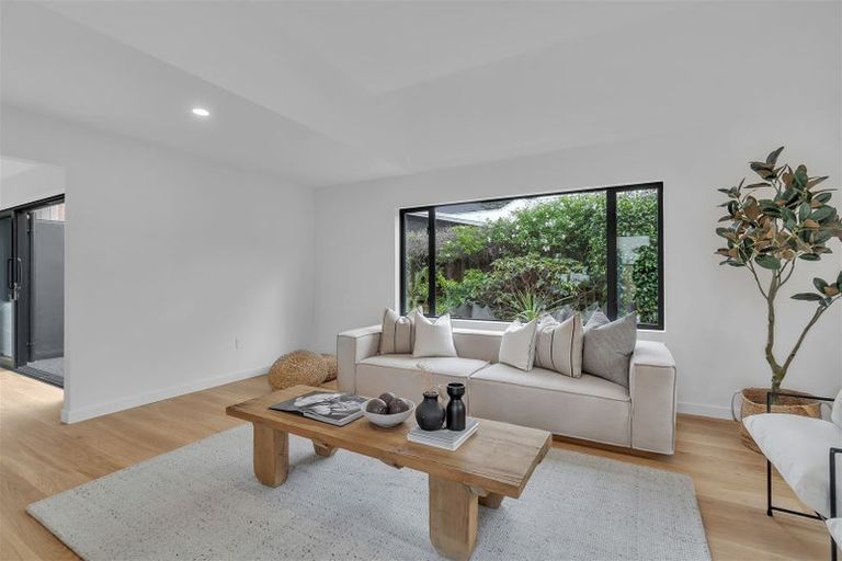 Photo of property in 2/15 Wai-iti Terrace, Burnside, Christchurch, 8053