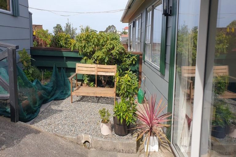 Photo of property in 2/40 Salford Street, Newlands, Wellington, 6037