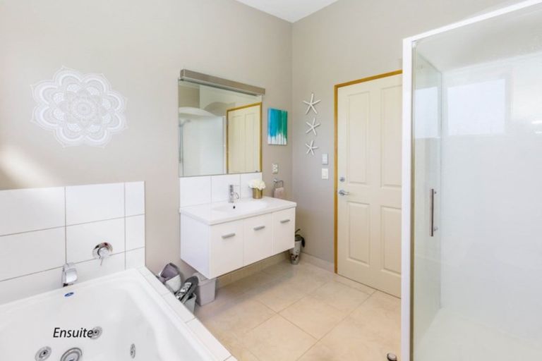 Photo of property in 4 Mount Marua Way, Timberlea, Upper Hutt, 5018