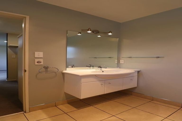 Photo of property in 14 Coolspring Way, Redwood, Christchurch, 8051