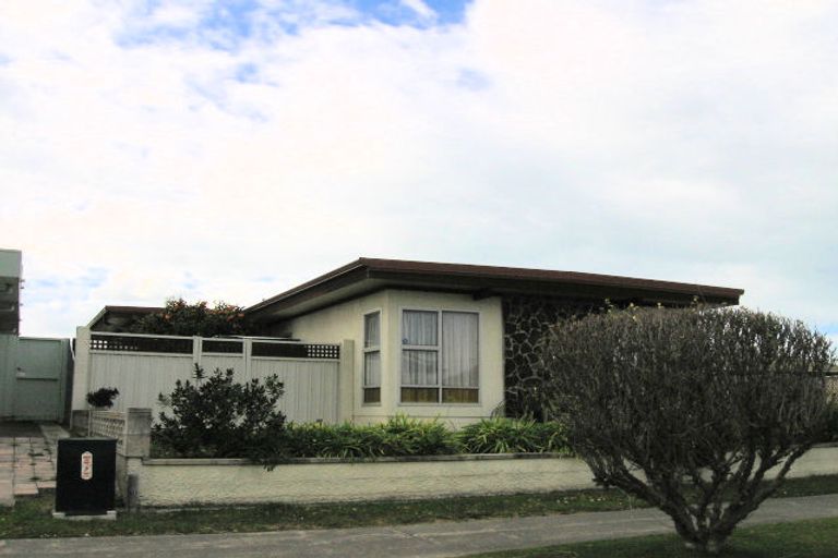 Photo of property in 27 Wynyard Crescent, Tamatea, Napier, 4112