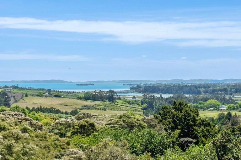 Photo of property in 586 Whitford Road, Whitford, Howick, 2571