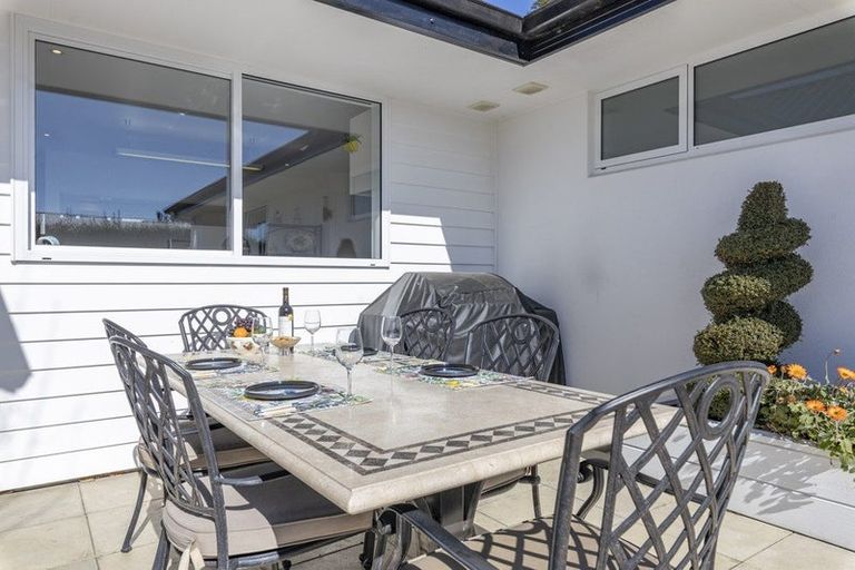 Photo of property in 72 Oakgrove Drive, Rangiora, 7400