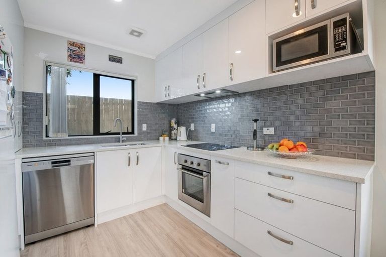 Photo of property in 1/27 Roanoke Way, Albany, Auckland, 0632