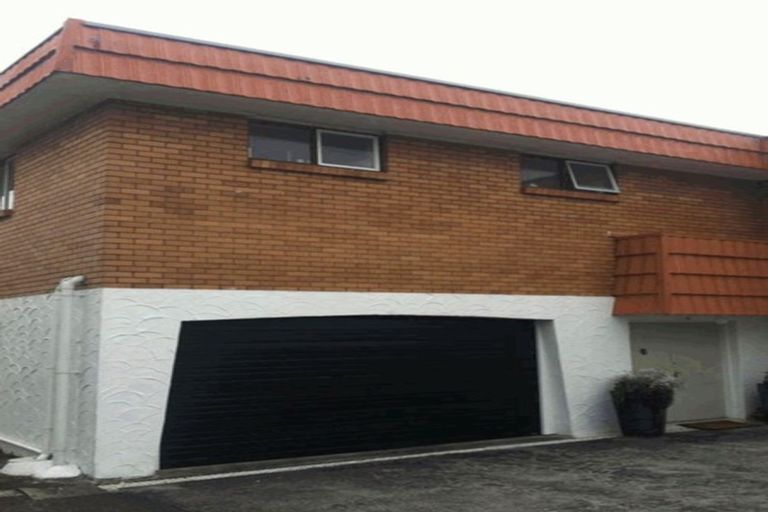 Photo of property in 2/75 Cliff View Drive, Green Bay, Auckland, 0604