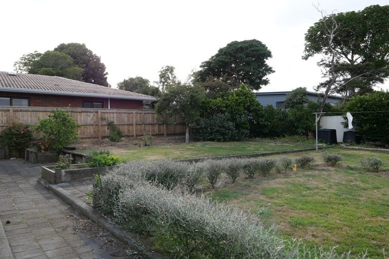 Photo of property in 11 Walton Avenue, Waikanae, 5036