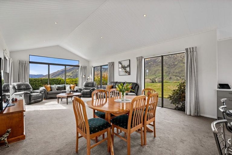 Photo of property in 38 Judge And Jury Drive, Lake Hayes, Queenstown, 9304