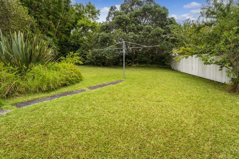 Photo of property in 4 Ayton Drive, Totara Vale, Auckland, 0629