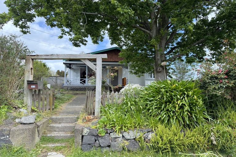 Photo of property in 11 Clayburn Road, Glen Eden, Auckland, 0602