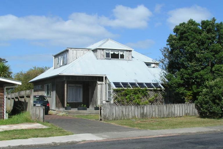 Photo of property in 19 Gladstone Road, Northcote, Auckland, 0627