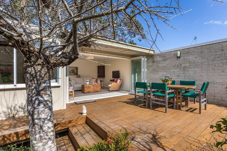 Photo of property in 1/5 Hanlon Crescent, Narrow Neck, Auckland, 0624