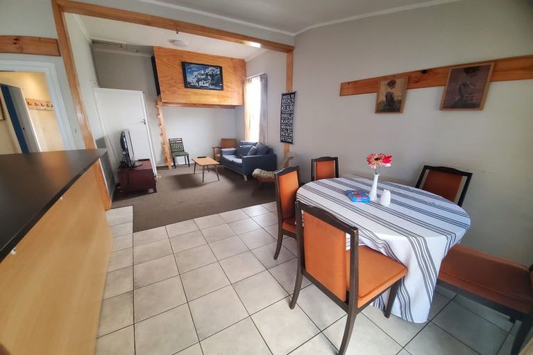 Photo of property in 18 Somerset Avenue, Newtown, Wellington, 6021