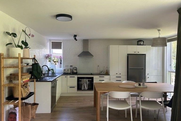 Photo of property in 141 Churton Drive, Churton Park, Wellington, 6037