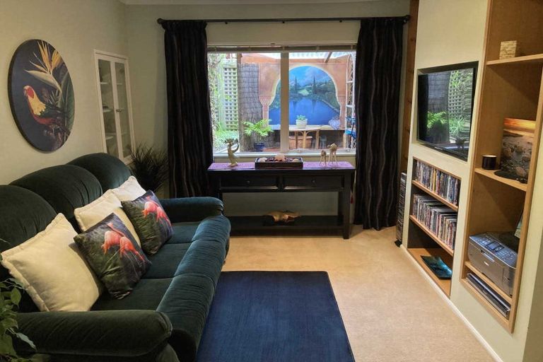 Photo of property in 2/71 Balmain Road, Birkenhead, Auckland, 0626