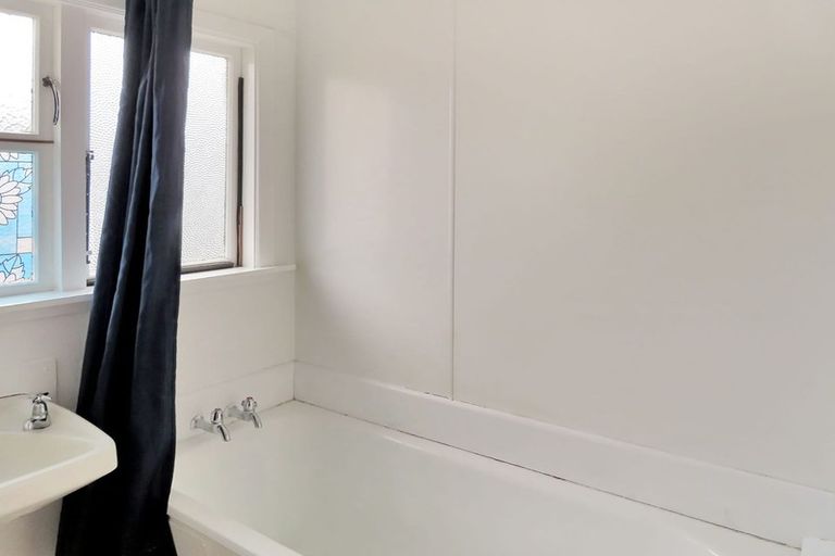 Photo of property in 8 Eldon Grove, Taita, Lower Hutt, 5019