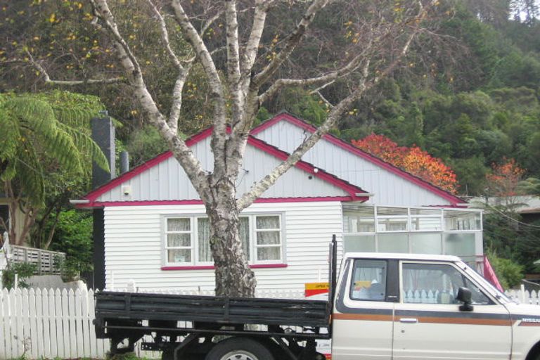 Photo of property in 466 Stokes Valley Road, Stokes Valley, Lower Hutt, 5019