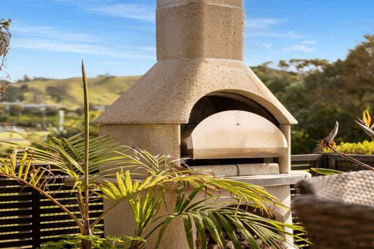 Photo of property in 10 Hillview Road, Waihi Beach, 3611