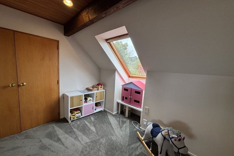 Photo of property in 5 Drayton Drive, Mount Pleasant, Christchurch, 8081