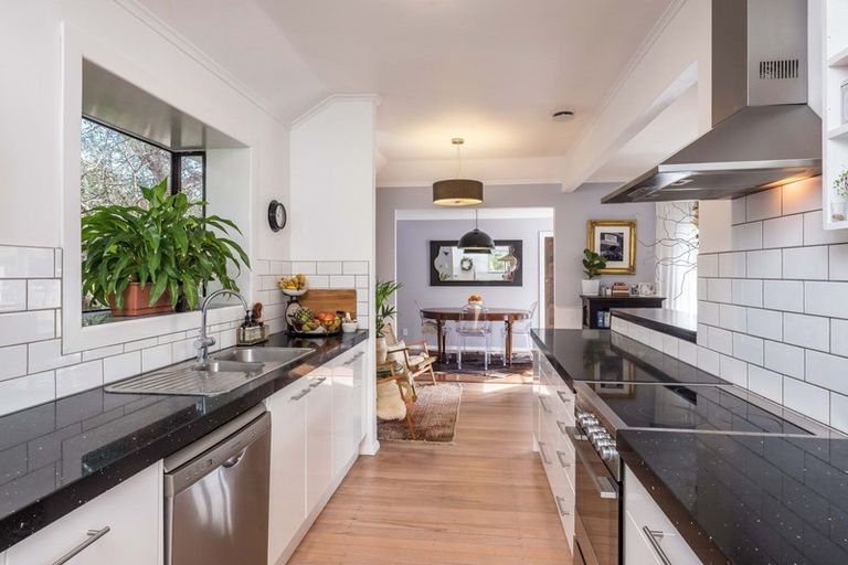 Photo of property in 17 Warwick Street, Wilton, Wellington, 6012