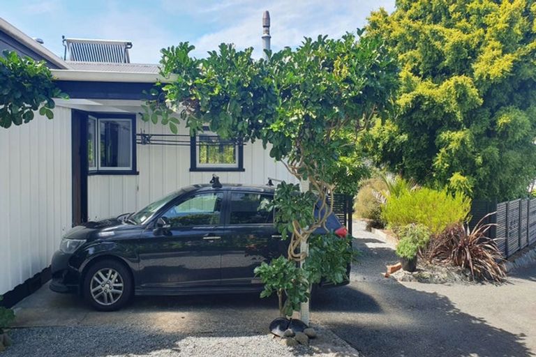 Photo of property in 84 Govett Avenue, Frankleigh Park, New Plymouth, 4310