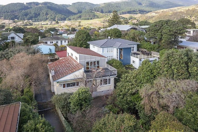 Photo of property in 162 Wellington Road, Paekakariki, 5034