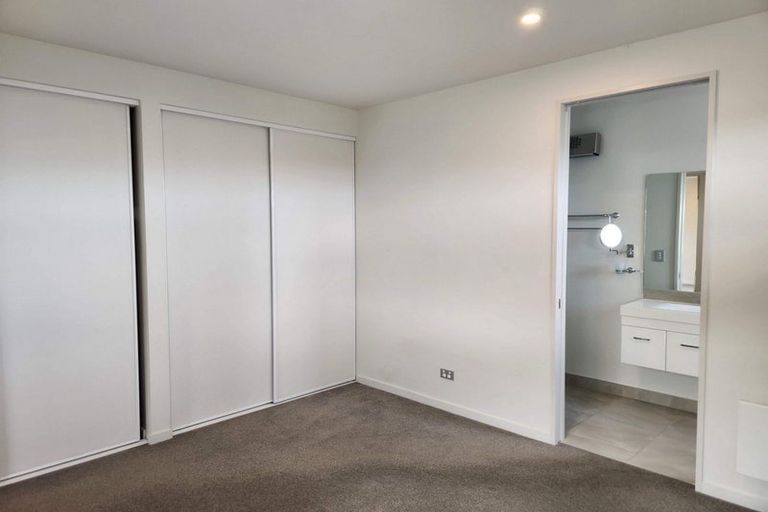 Photo of property in 8 Little Gem Road, Hornby, Christchurch, 8025